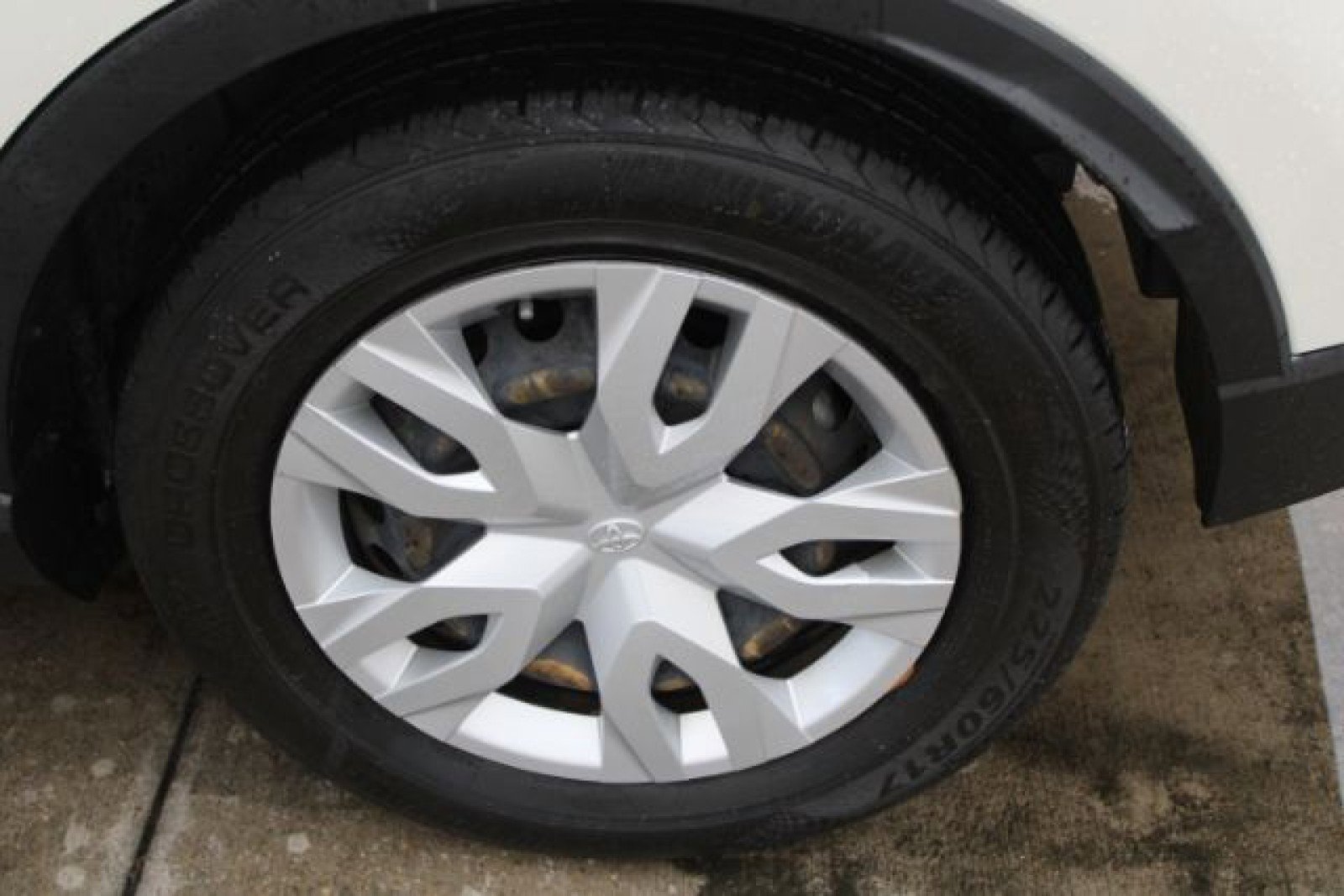 Used 2020 Toyota C-HR LE image 23