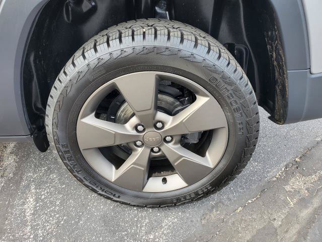 Used 2016 Jeep Cherokee 75th Anniversary FWD image 28