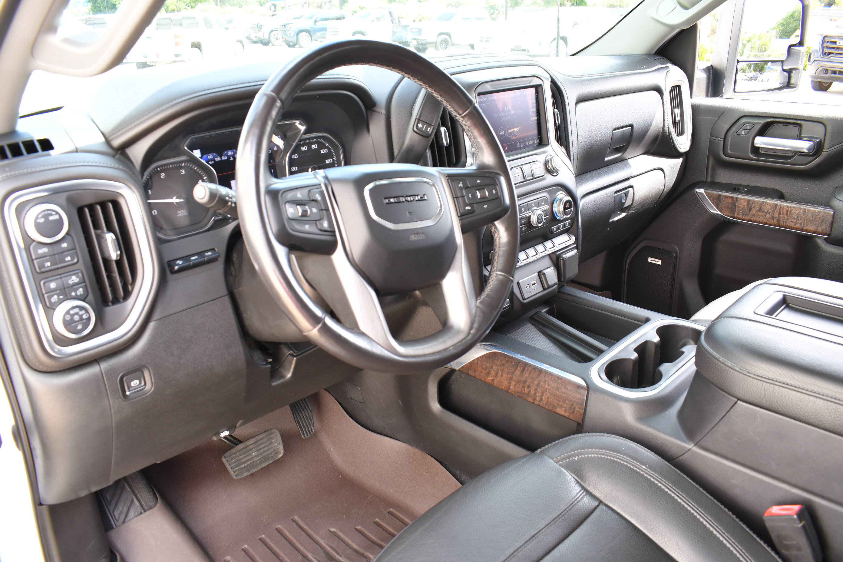 Used 2020 GMC Sierra 2500 Denali w/ Denali Ultimate Package AWD/4WD image 18