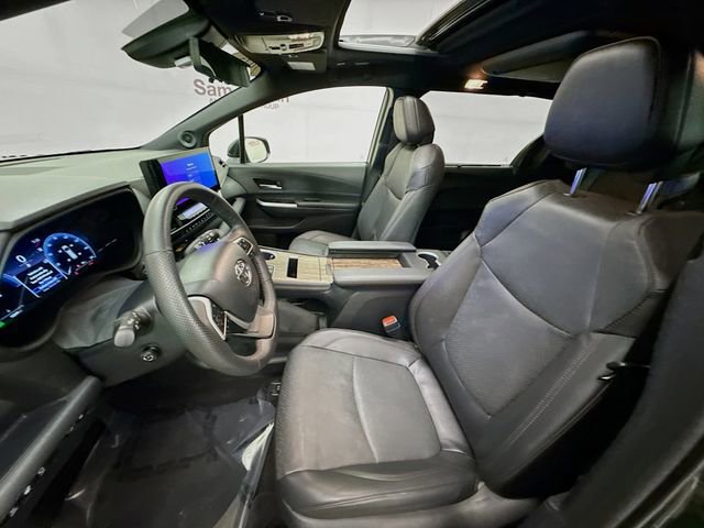 Used 2025 Toyota Sienna Platinum AWD/4WD image 22