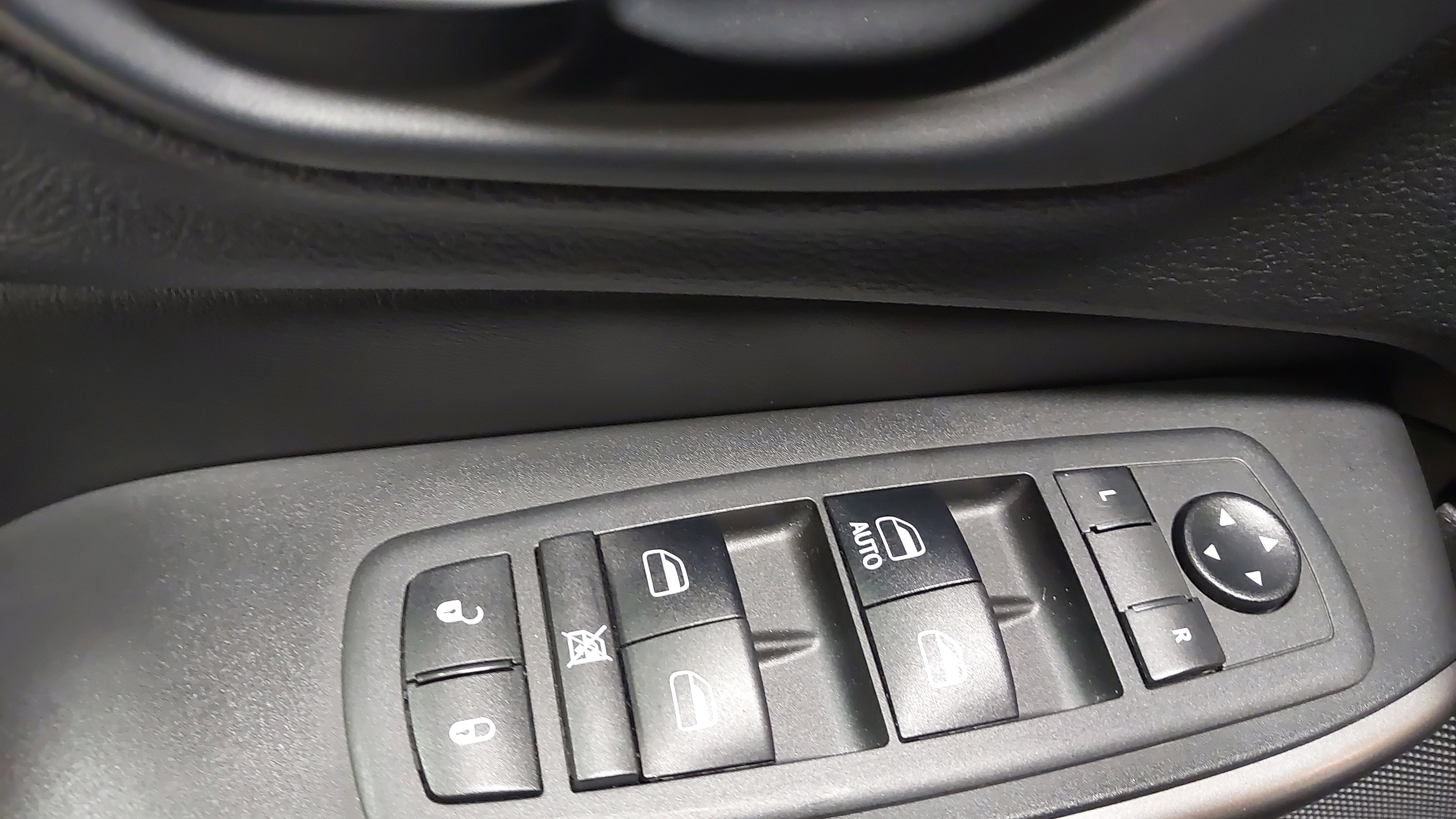 Used 2019 Jeep Cherokee Latitude w/ Cold Weather Group image 25