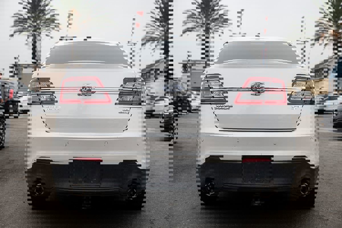 Used 2018 Ford Taurus SEL w/ Equipment Group 201A image 10