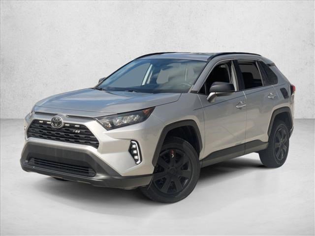Used 2020 Toyota RAV4 LE video 1