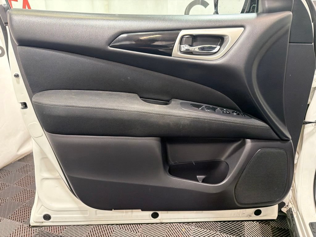 Used 2017 Nissan Pathfinder S AWD/4WD image 23