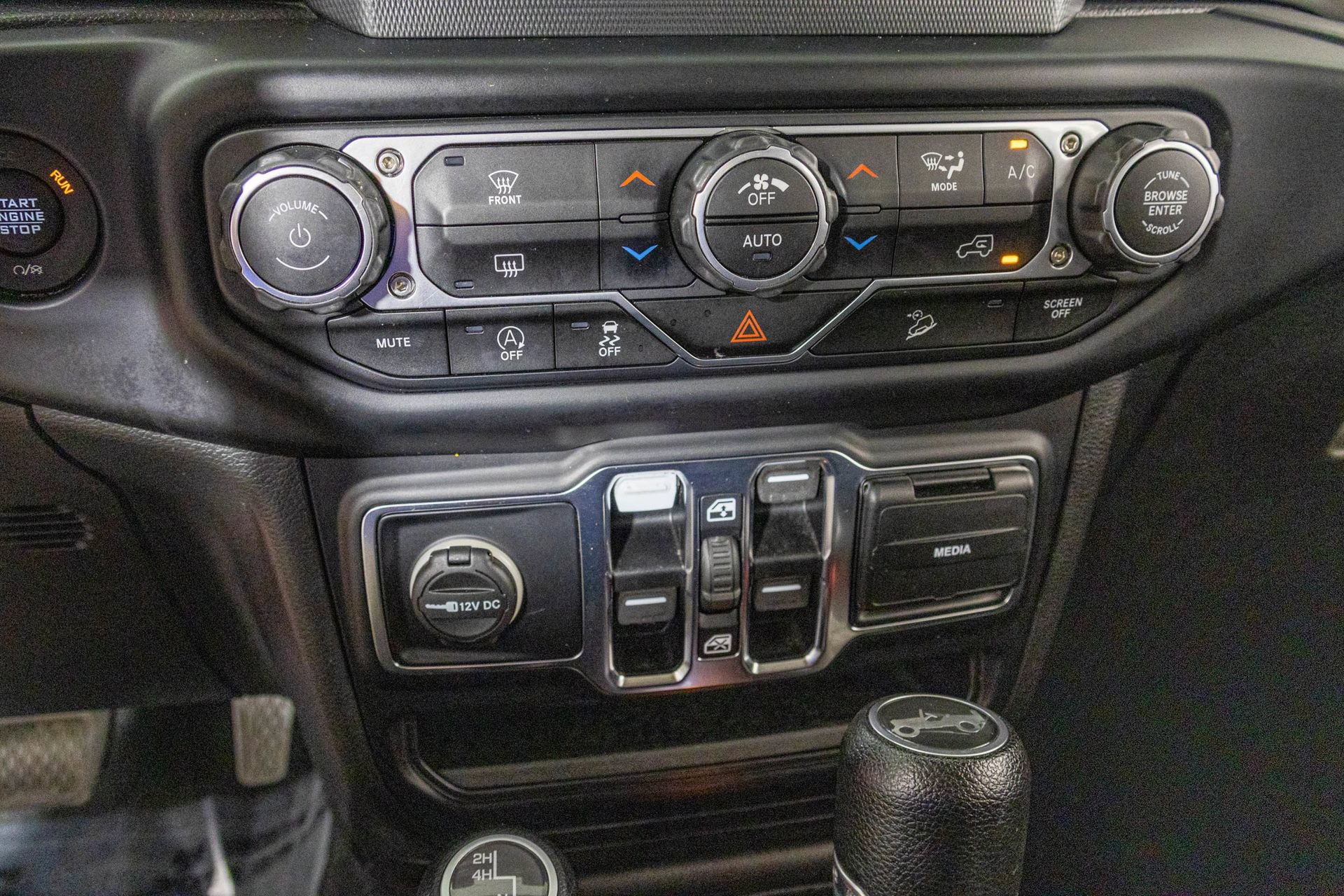 Used 2019 Jeep Wrangler Unlimited Sahara AWD/4WD image 25