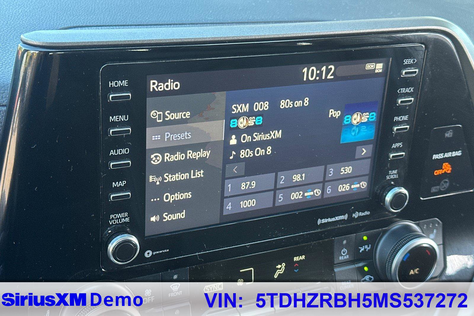 Used 2021 Toyota Highlander XLE image 29