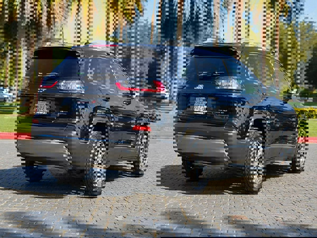 Used 2019 Jeep Cherokee Limited image 7