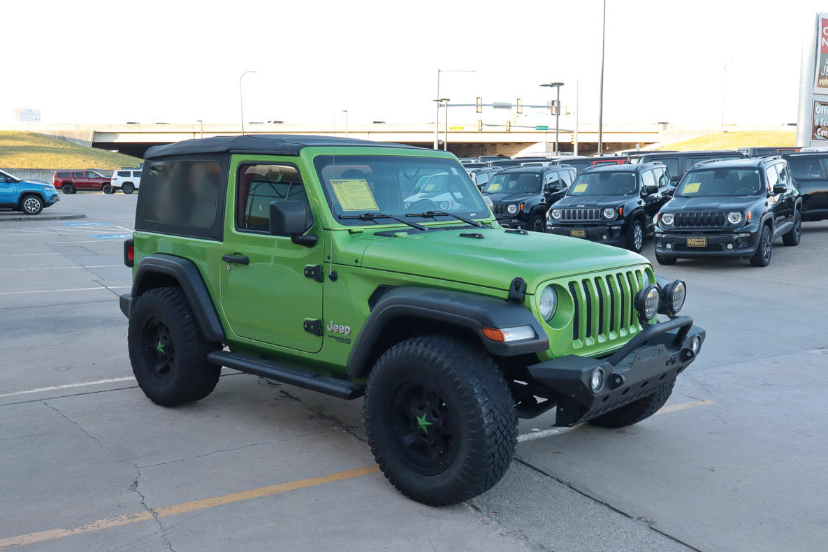 Used 2018 Jeep Wrangler Sport AWD/4WD image 5