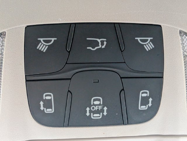 Used 2024 Chrysler Pacifica Touring-L FWD image 29