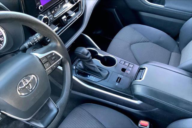 Certified 2023 Toyota Highlander L image 15