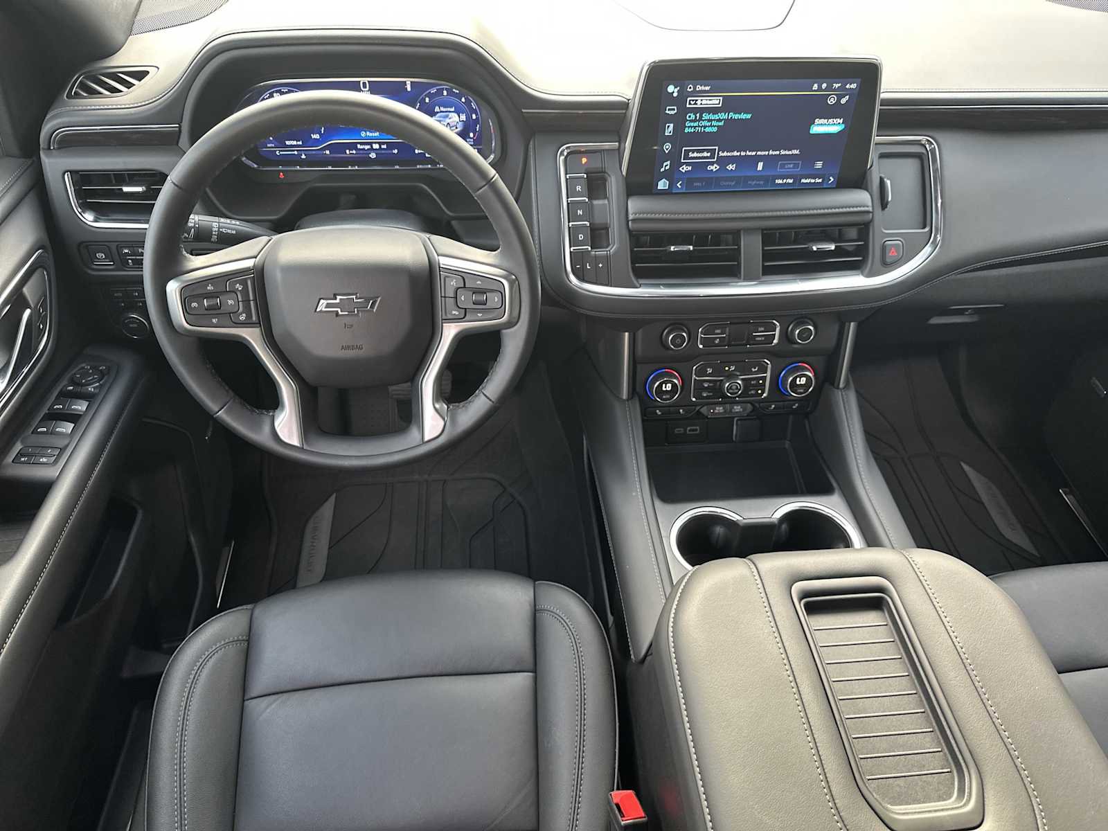 Used 2024 Chevrolet Suburban Z71 w/ Luxury Package image 9