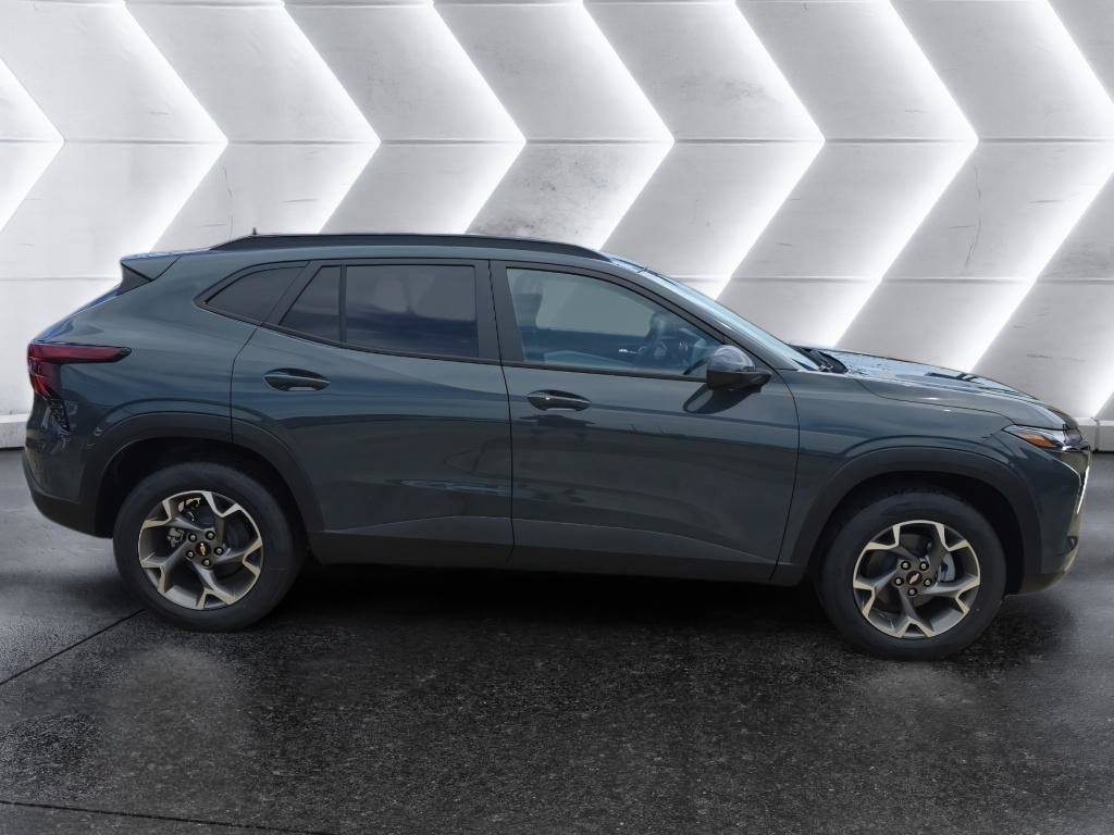 New 2026 Chevrolet Trax LT w/ Driver Confidence Package FWD image 4