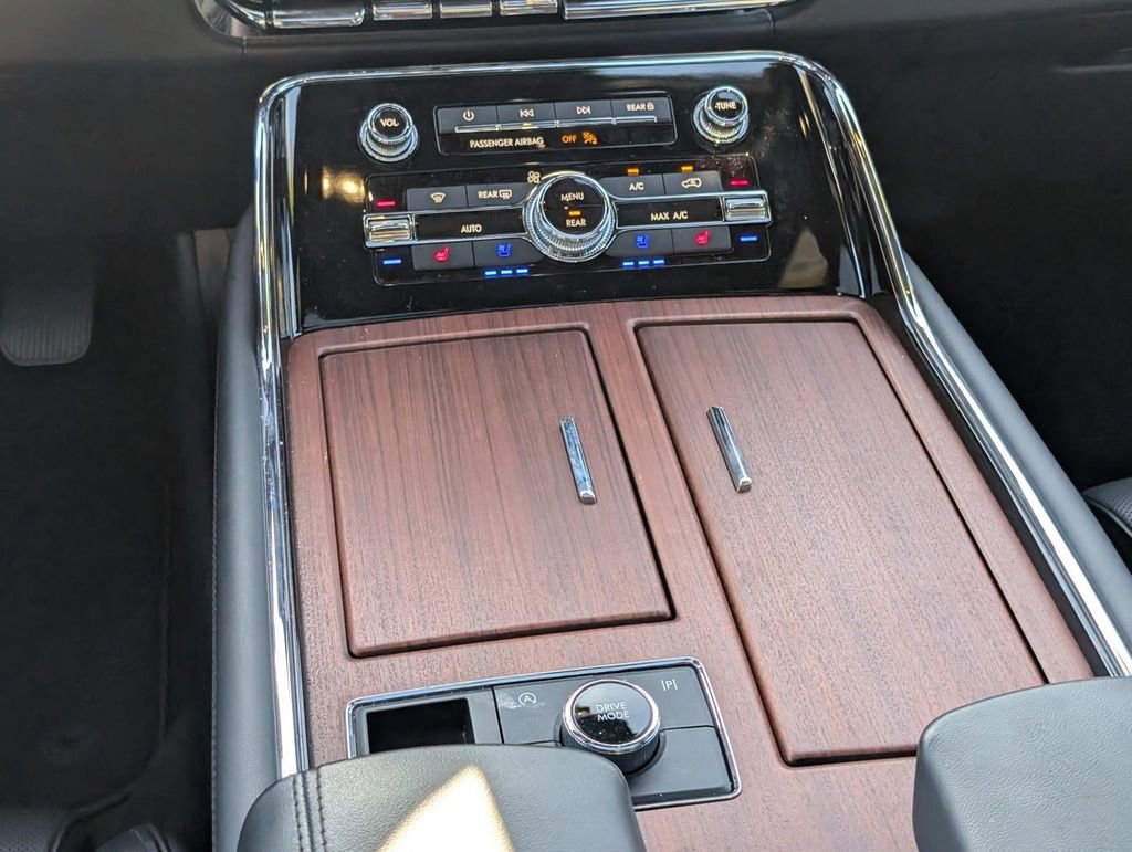 Used 2024 Lincoln Navigator Reserve image 23