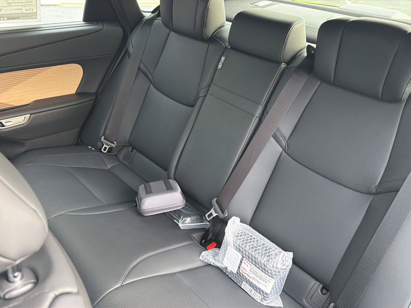 New 2026 Lexus ES 350e w/ Accessory Package (Z2) FWD image 31