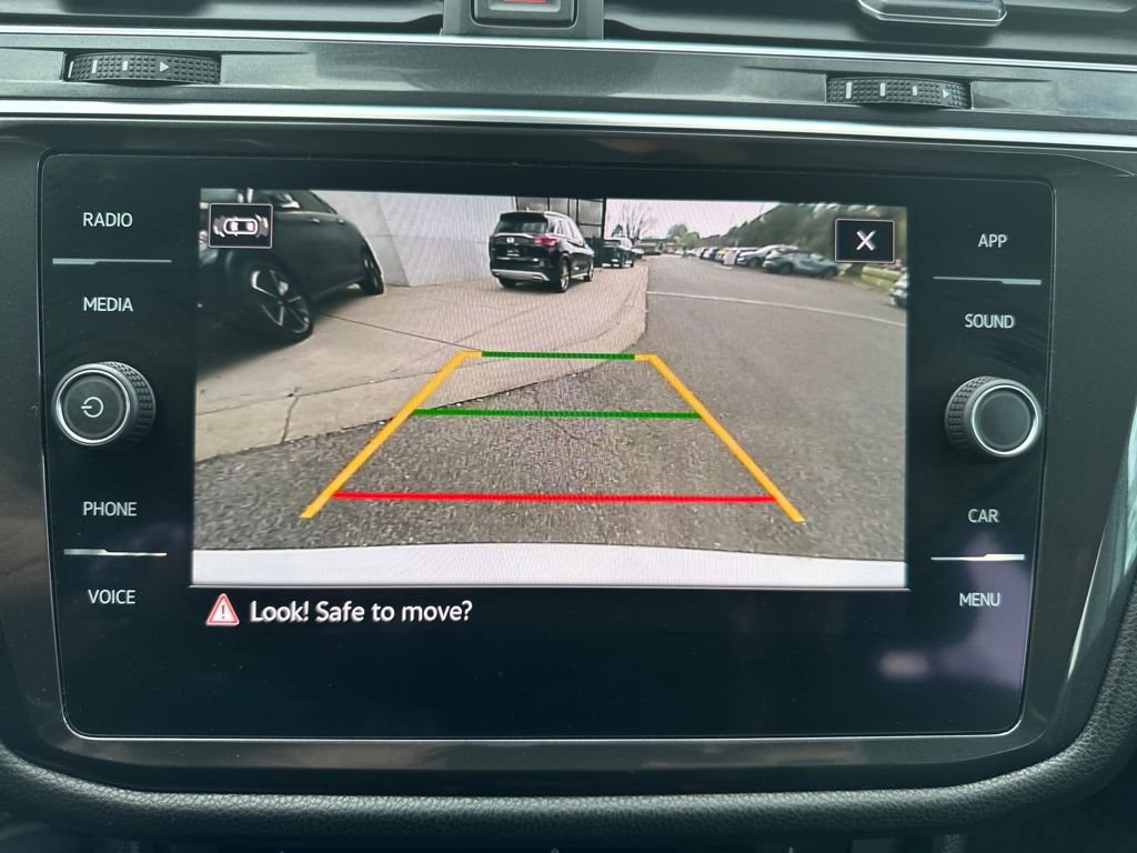 Used 2022 Volkswagen Tiguan SE image 8