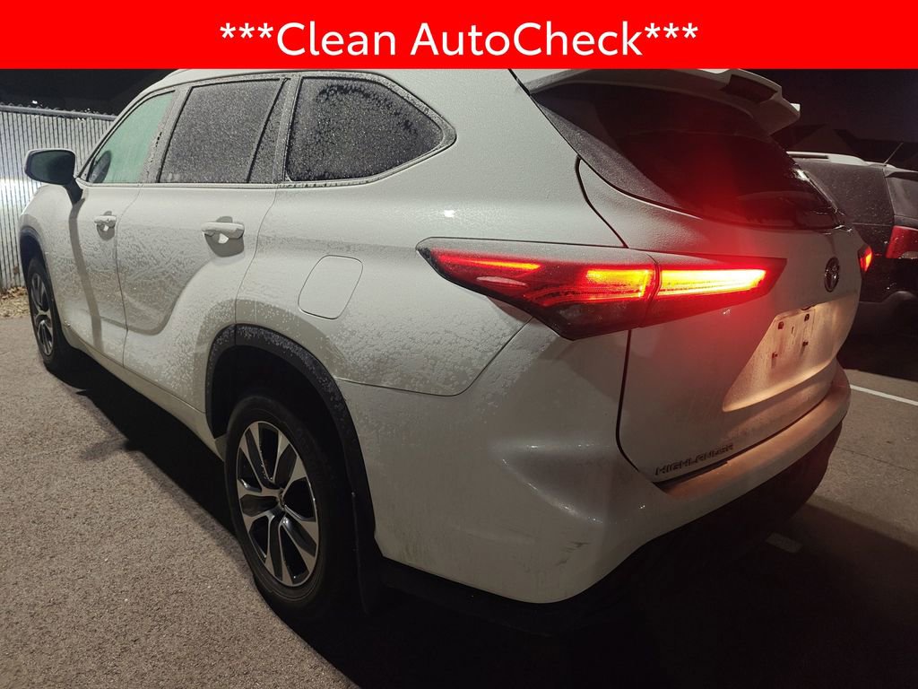 Used 2022 Toyota Highlander XLE image 4