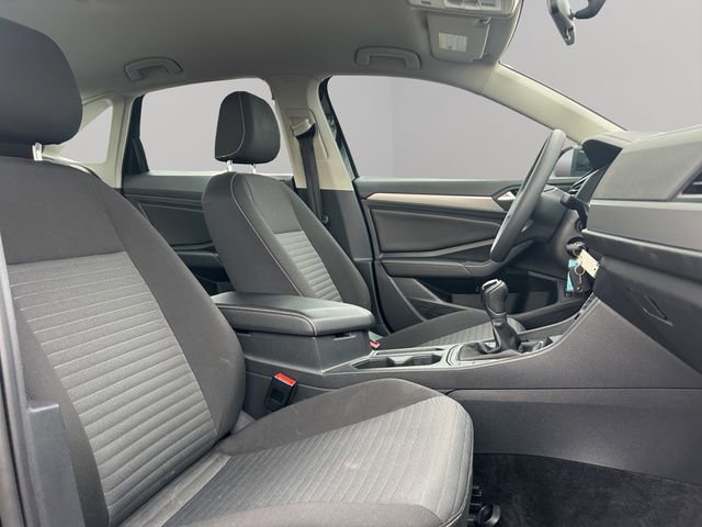 Used 2022 Volkswagen Jetta S image 22