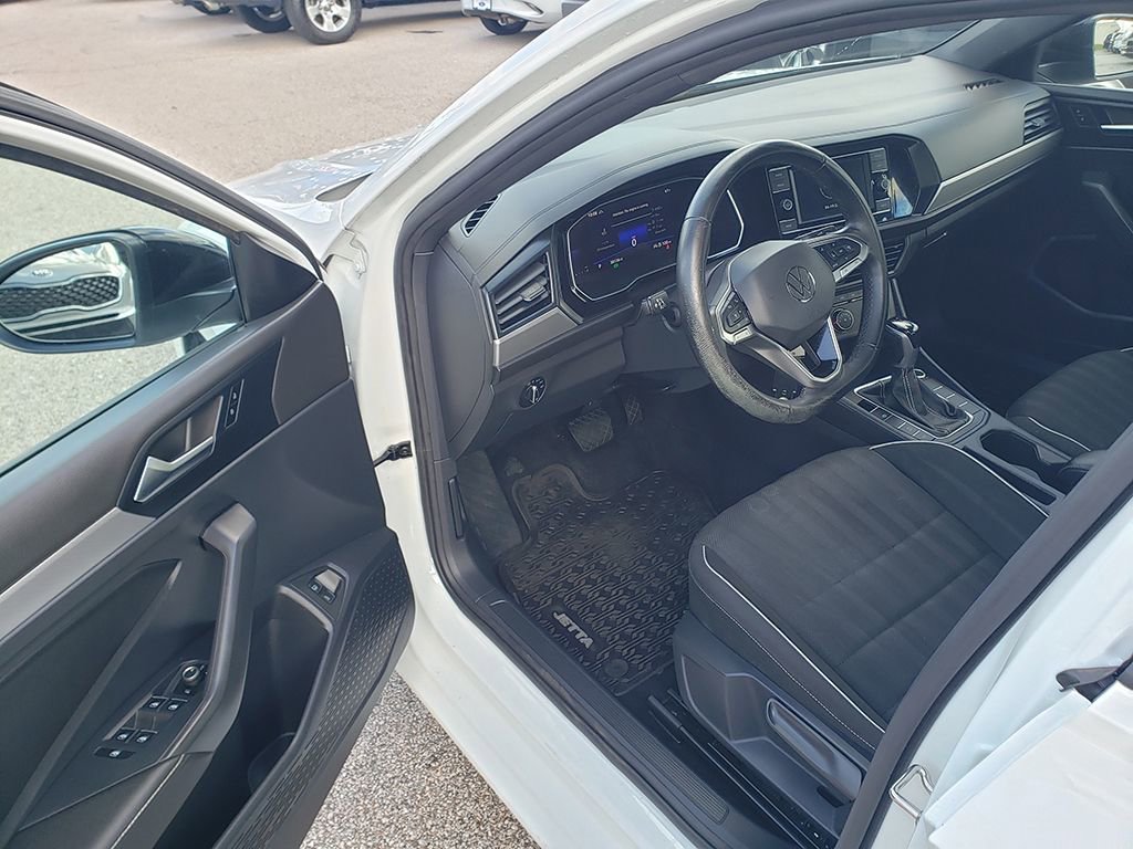 Used 2022 Volkswagen Jetta Sport image 9