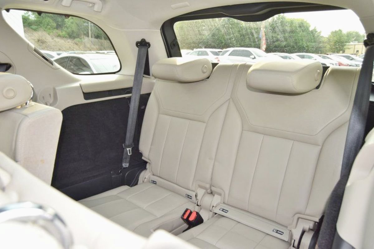 Used 2019 Land Rover Discovery HSE AWD/4WD image 38
