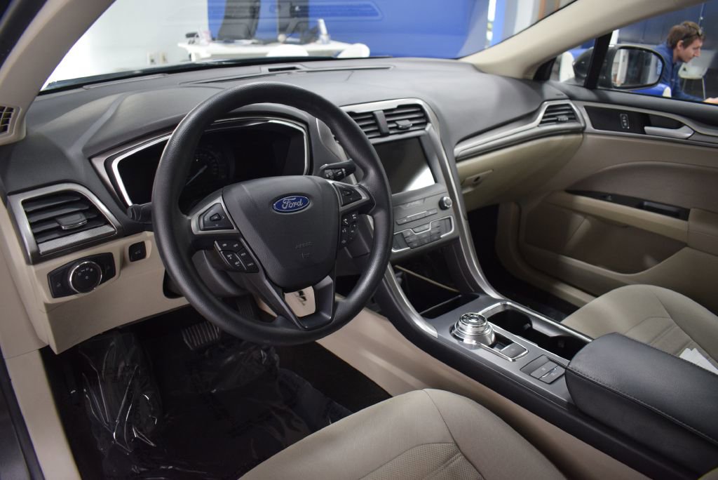 Used 2020 Ford Fusion SE image 8