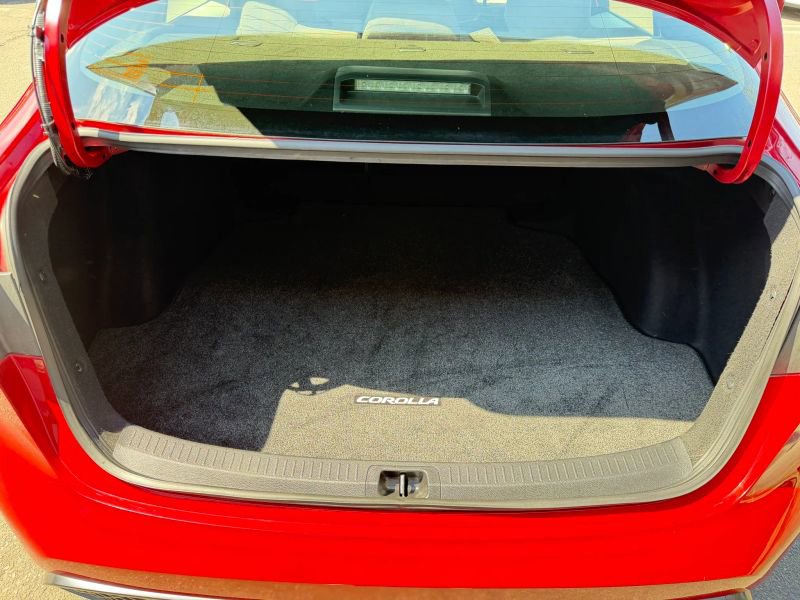 Used 2021 Toyota Corolla SE w/ Carpet Mat Package (TMS) FWD image 31