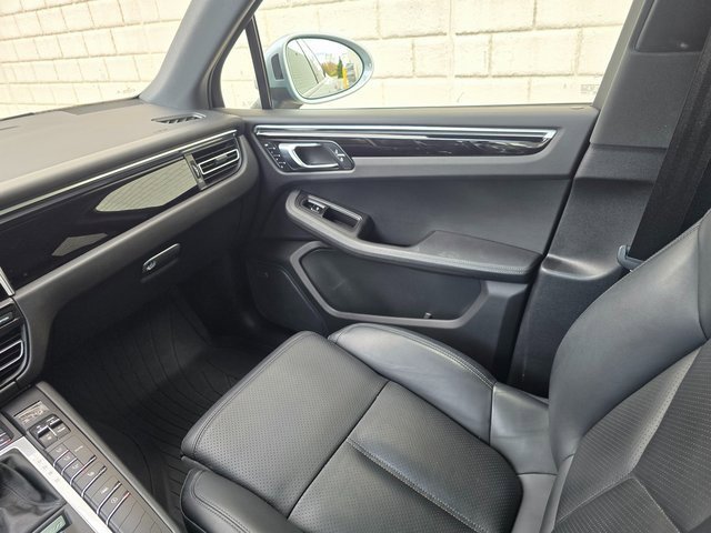 Used 2021 Porsche Macan image 30