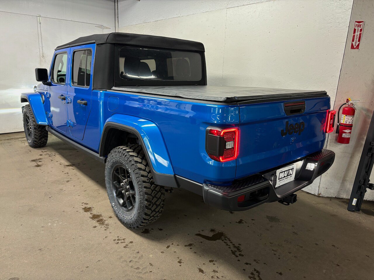 Used 2024 Jeep Gladiator Sport AWD/4WD image 7