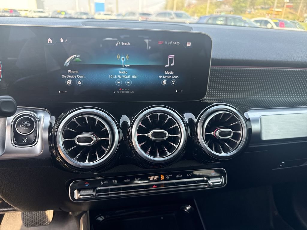 Used 2020 Mercedes-Benz GLB 250 4MATIC w/ Premium Package image 13