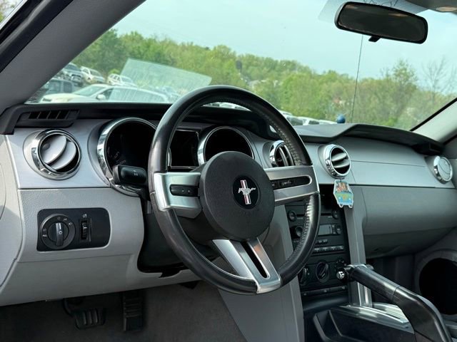 Used 2006 Ford Mustang Premium RWD image 2
