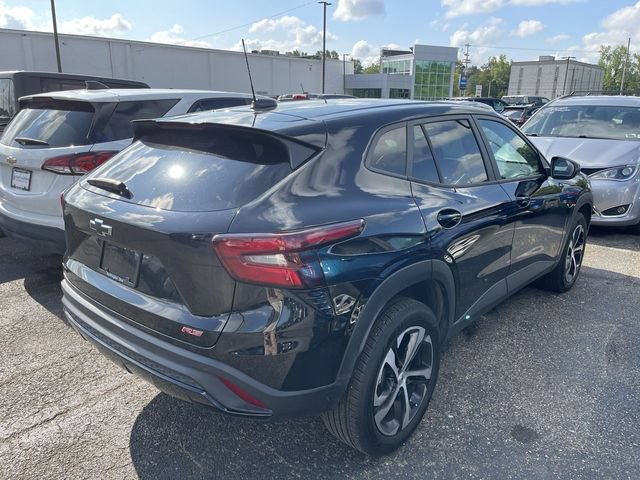 Used 2025 Chevrolet Trax RS FWD image 9