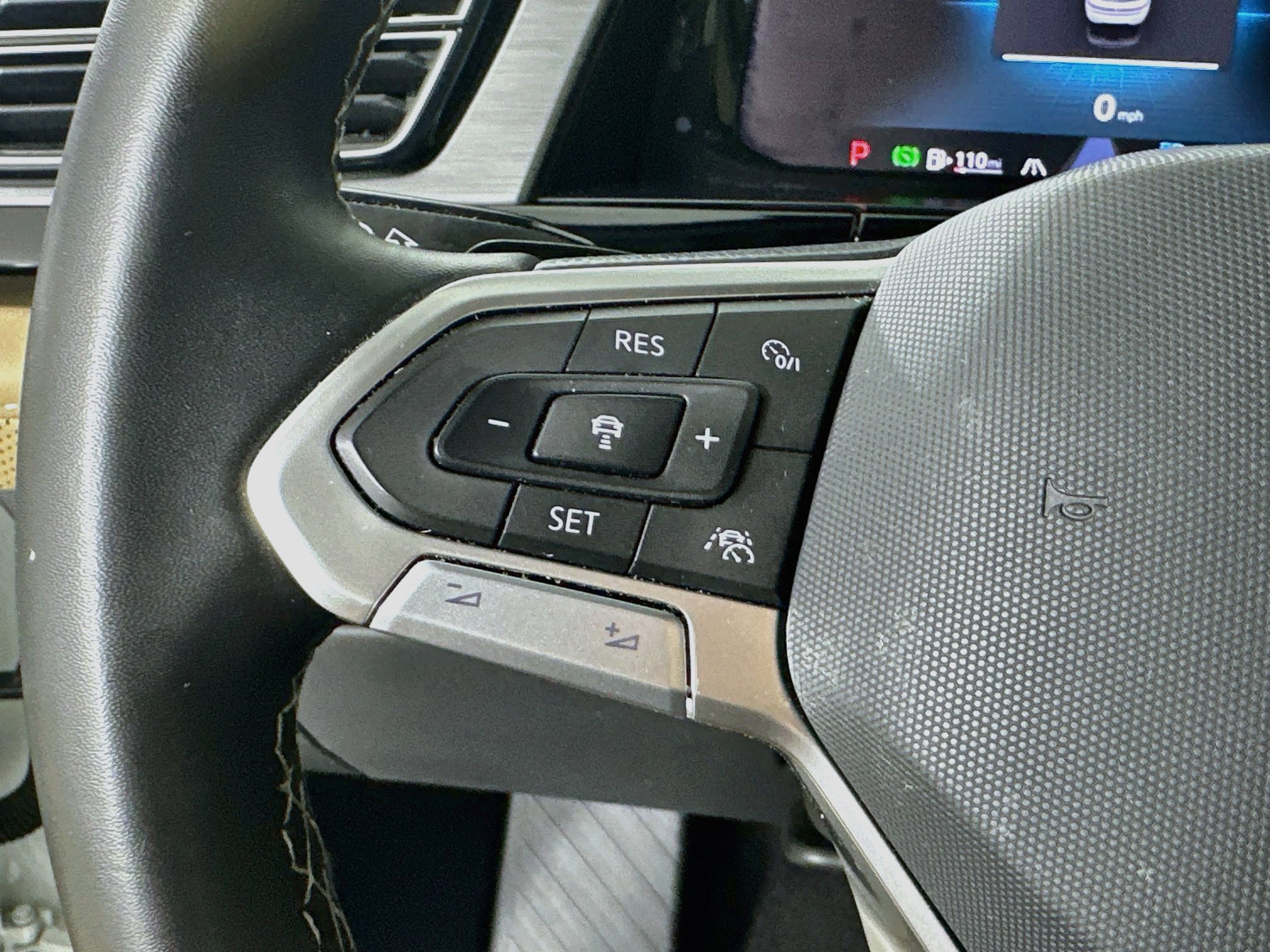 Used 2024 Volkswagen Atlas Cross Sport SE w/ Panoramic Sunroof Package FWD image 12