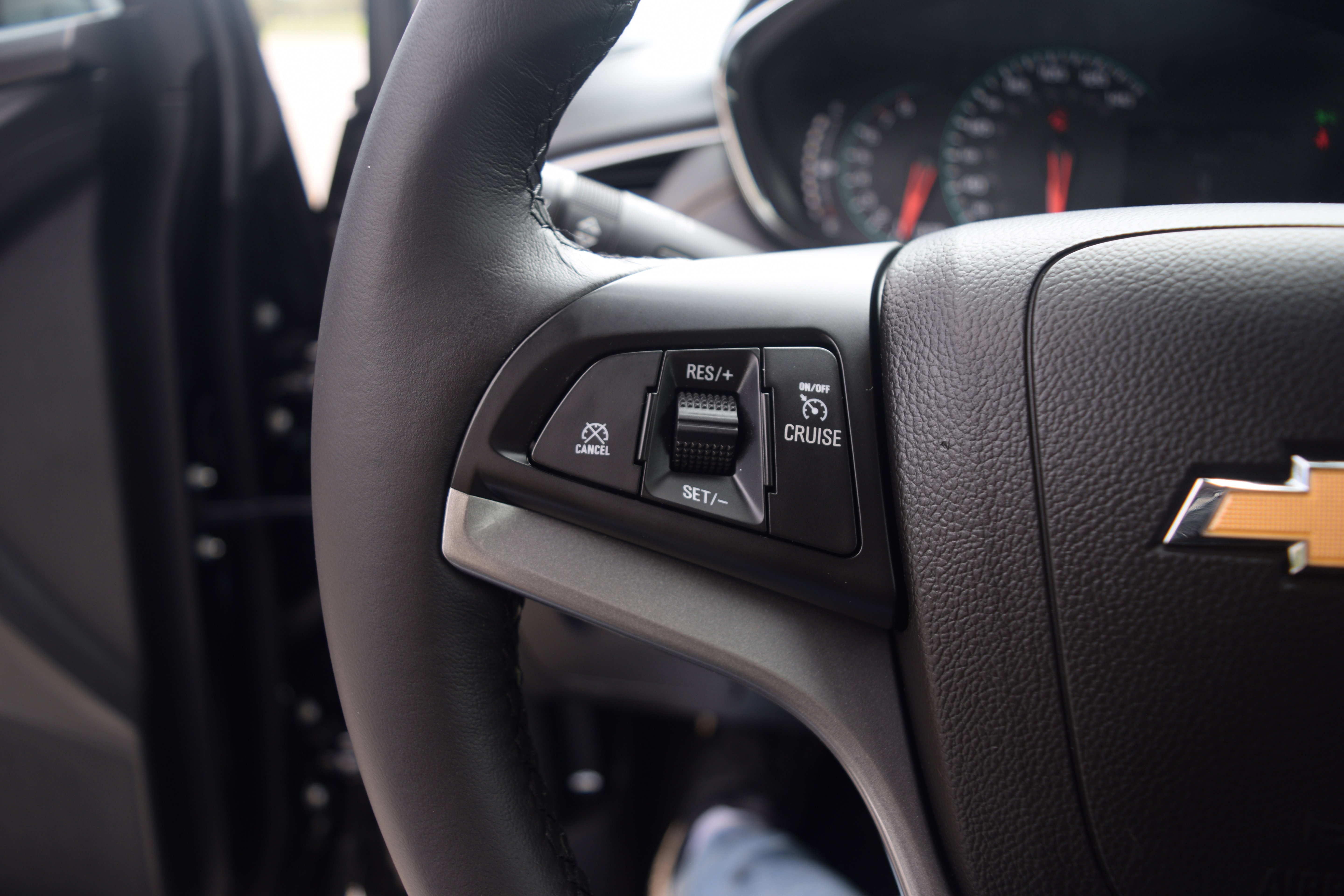 Used 2022 Chevrolet Trax LT w/ Midnight Edition image 6