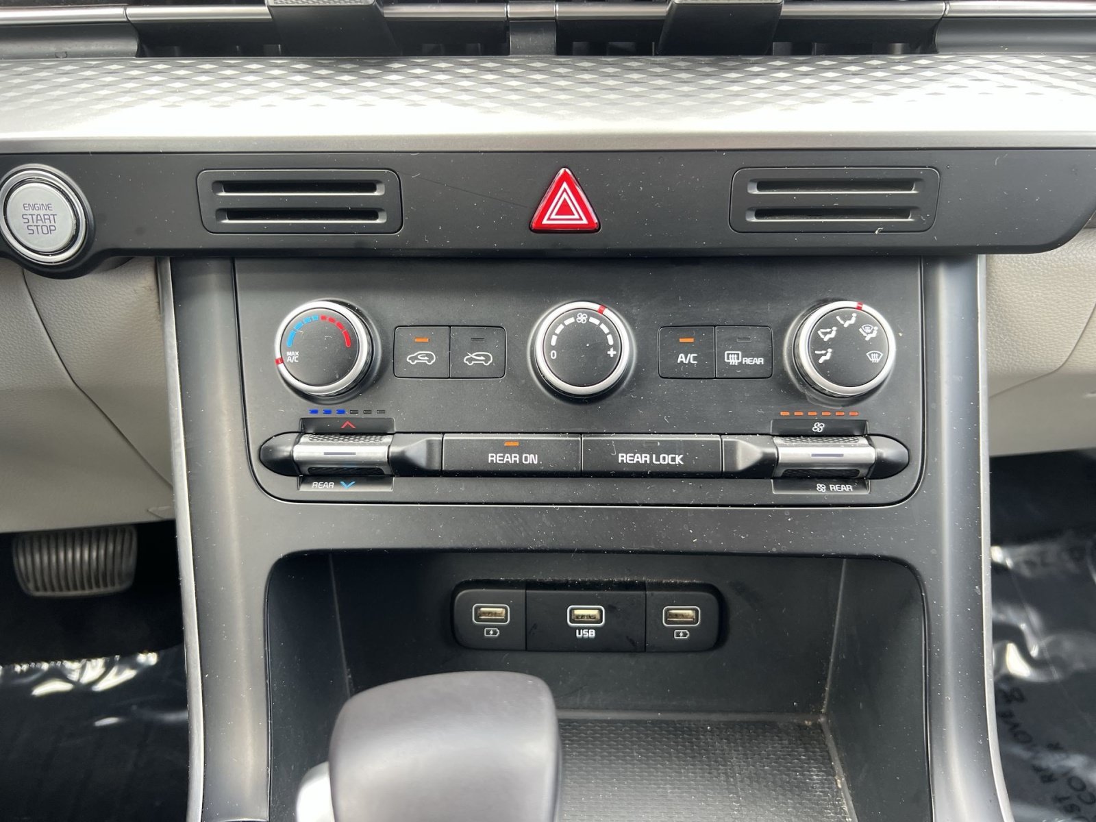 Used 2024 Kia Carnival LX FWD image 20