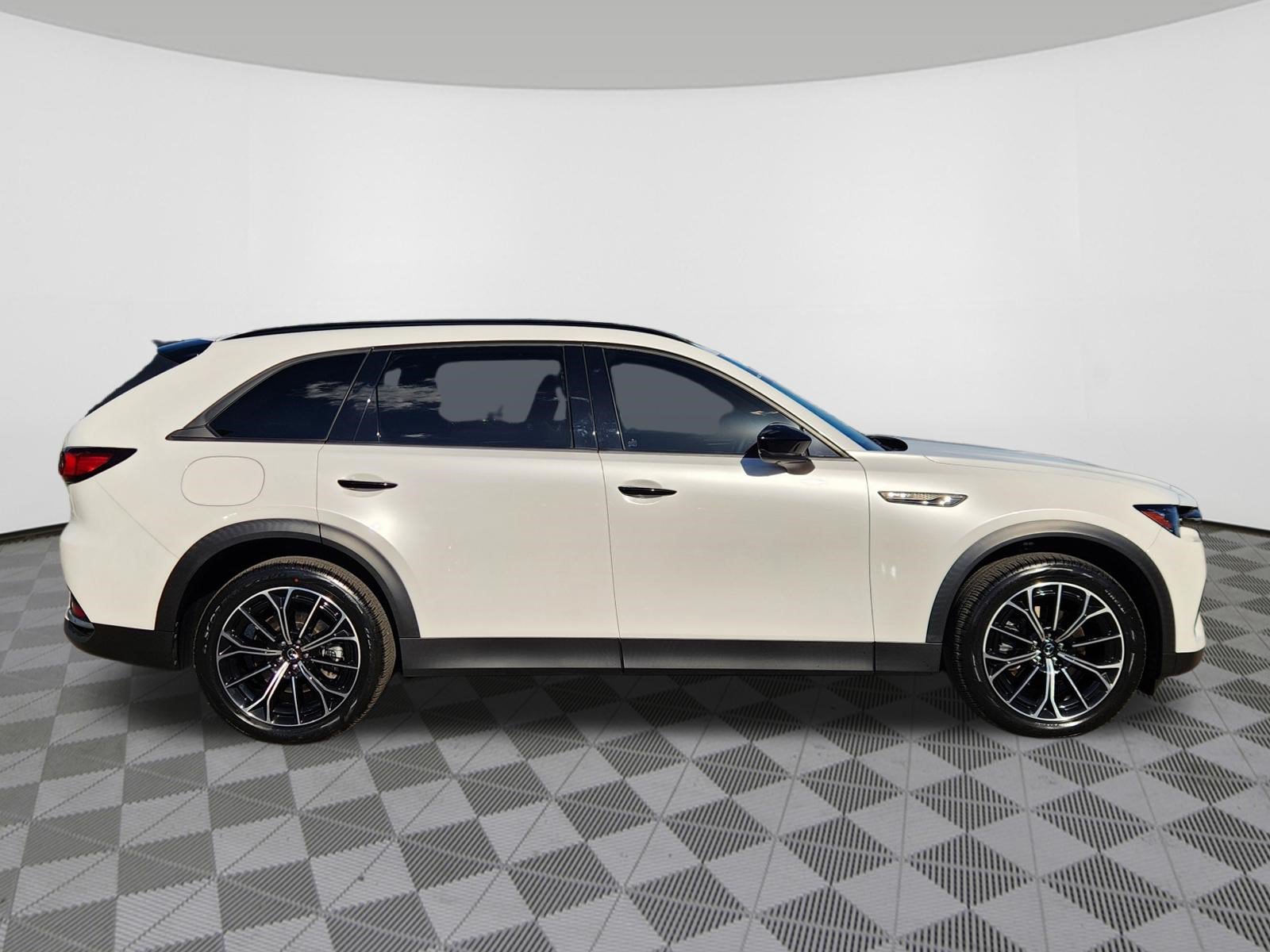 Certified 2025 MAZDA CX-70 Plug-In Hybrid w/ Premium Plus AWD/4WD image 6