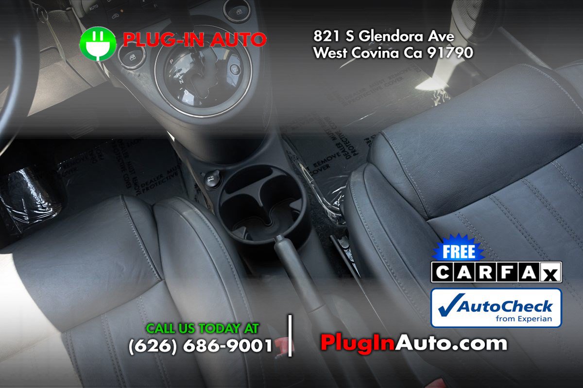 Used 2012 FIAT 500 Lounge w/ Luxury Leather Pkg FWD image 18