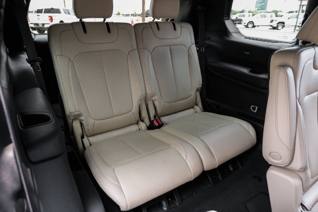Used 2023 Jeep Grand Cherokee L Limited w/ Luxury Tech Group II AWD/4WD image 55