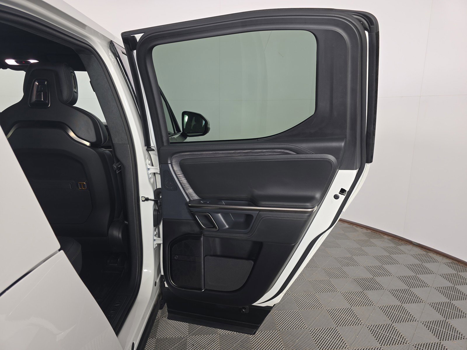 Used 2024 Rivian R1T Adventure AWD/4WD image 19