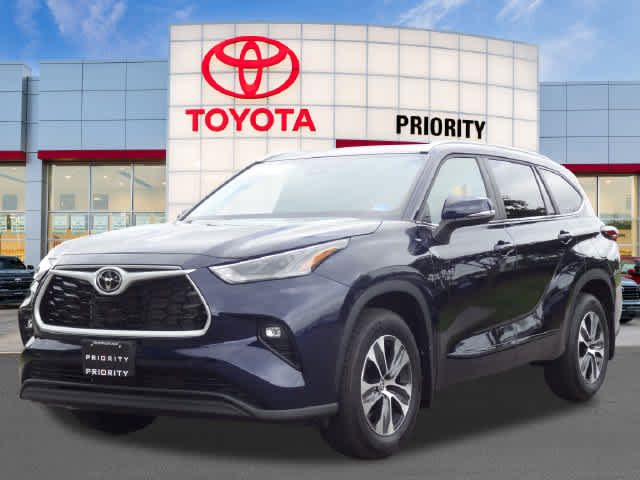 Certified 2026 Toyota Highlander XLE AWD/4WD image 1
