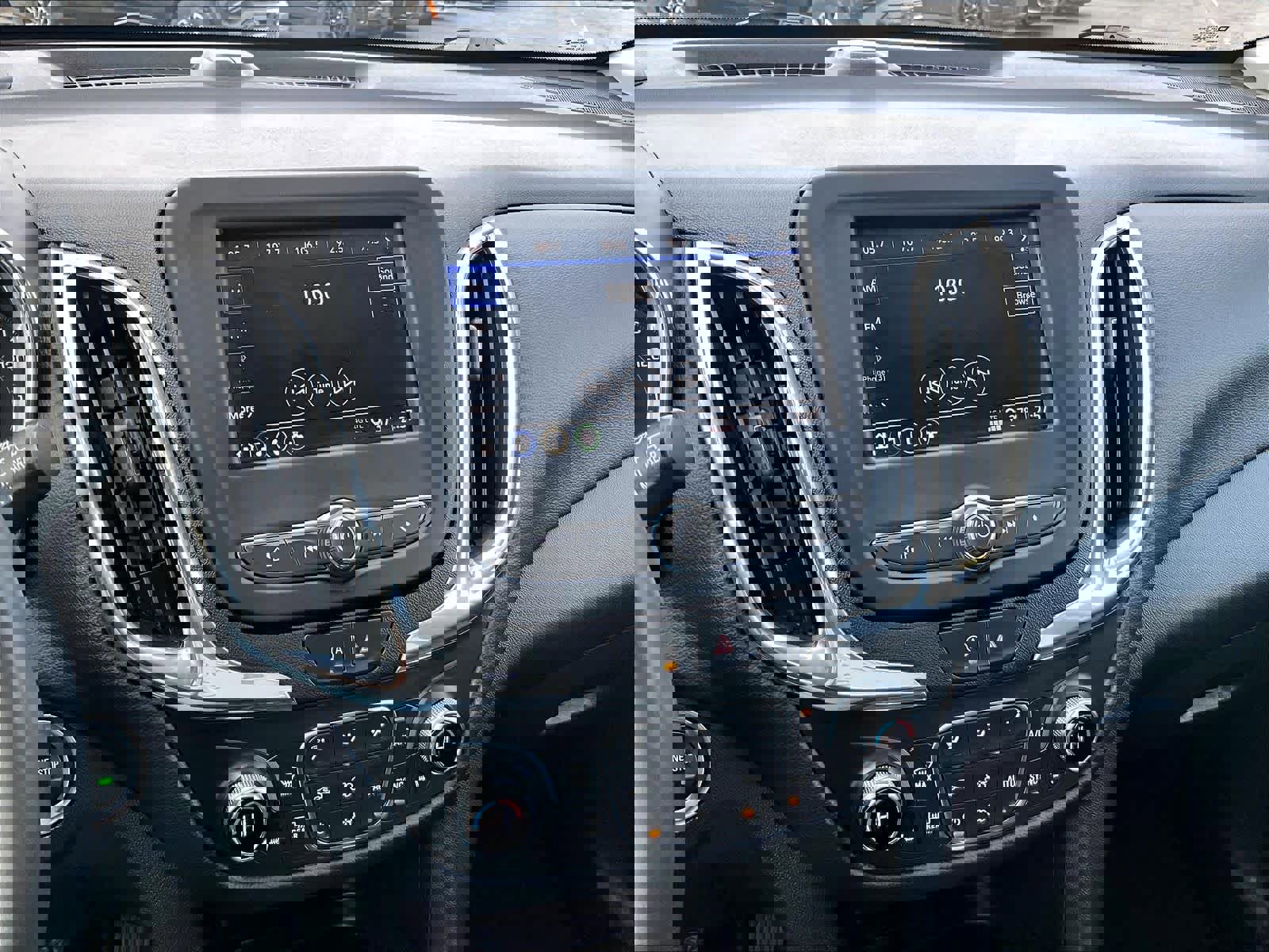 Used 2023 Chevrolet Equinox LT image 26