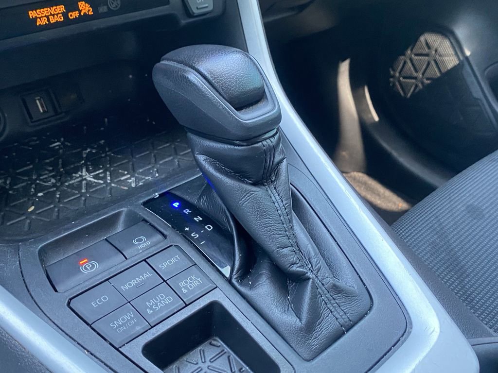 Certified 2020 Toyota RAV4 LE image 10