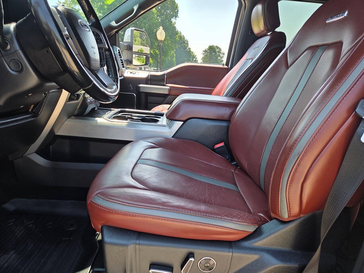 Used 2019 Ford F250 Platinum w/ Platinum Ultimate Package AWD/4WD image 8