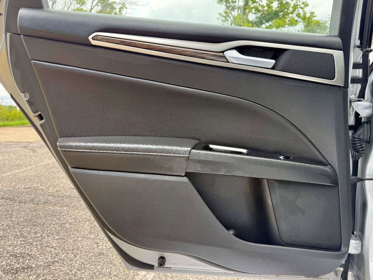 Used 2015 Ford Fusion SE w/ Equipment Group 502A FWD image 18