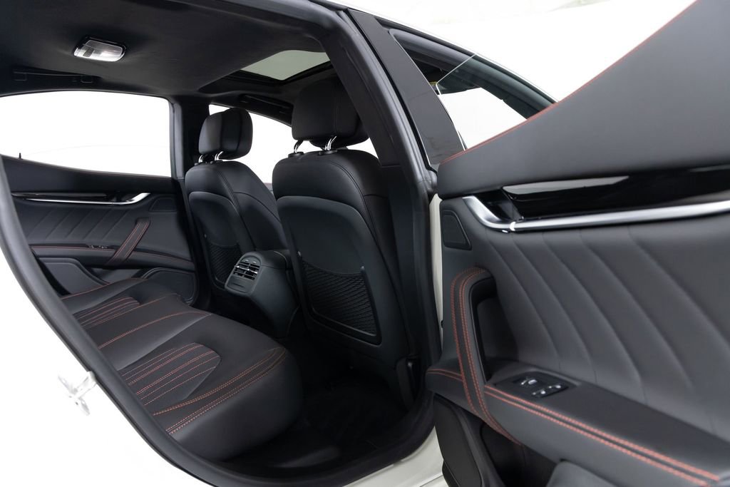 Used 2023 Maserati Ghibli Modena image 30