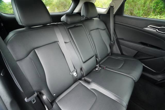 Used 2023 Kia Sportage EX image 30