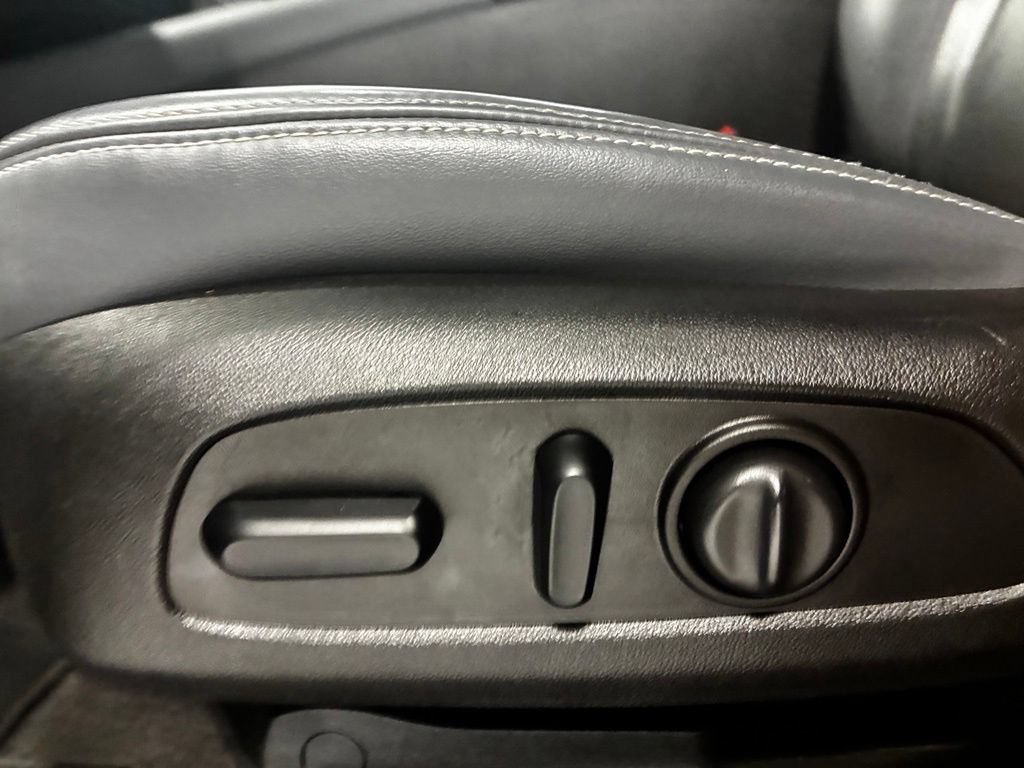 Used 2019 Buick Enclave Essence FWD image 18