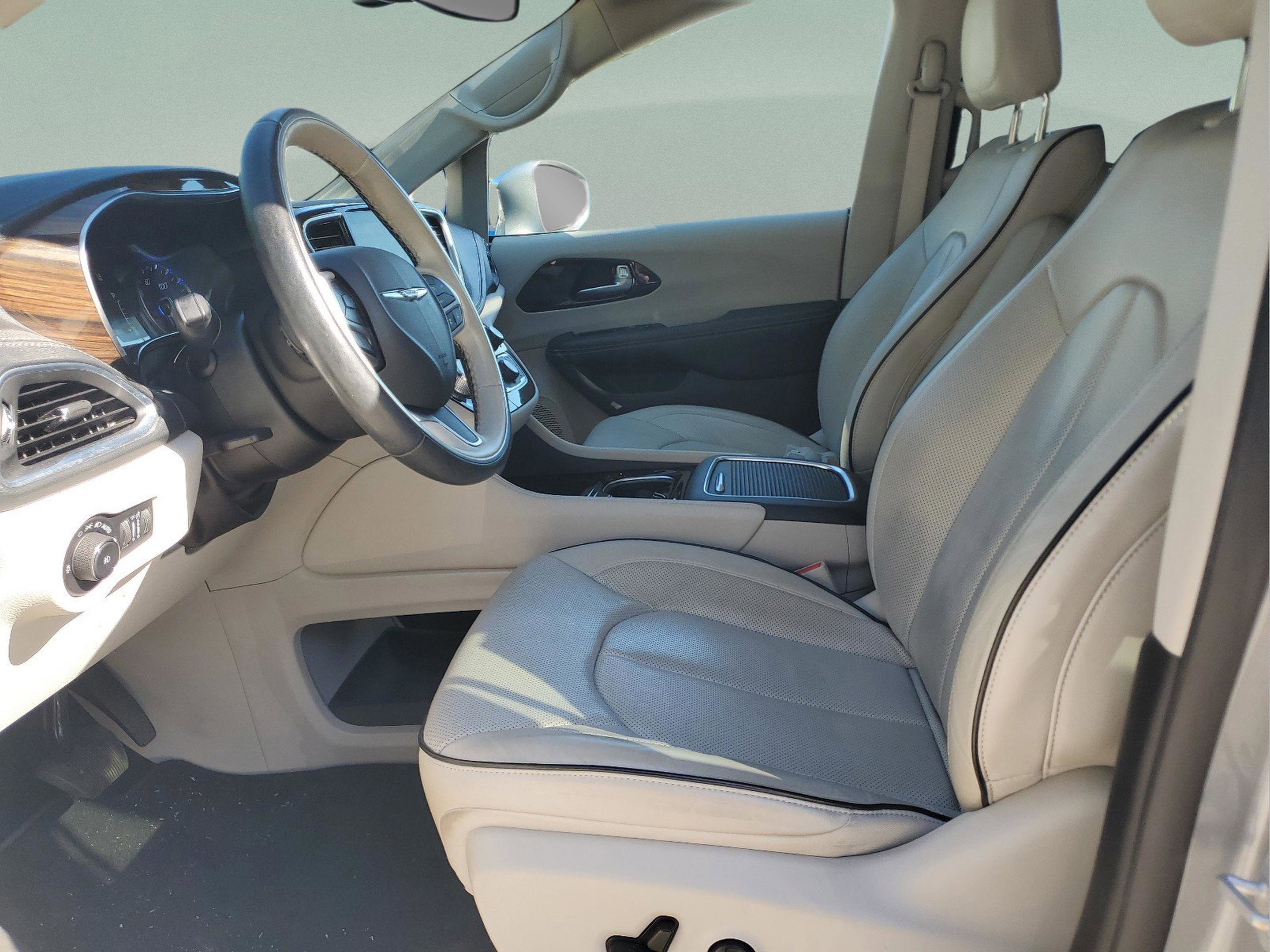Used 2021 Chrysler Pacifica Limited AWD/4WD image 15