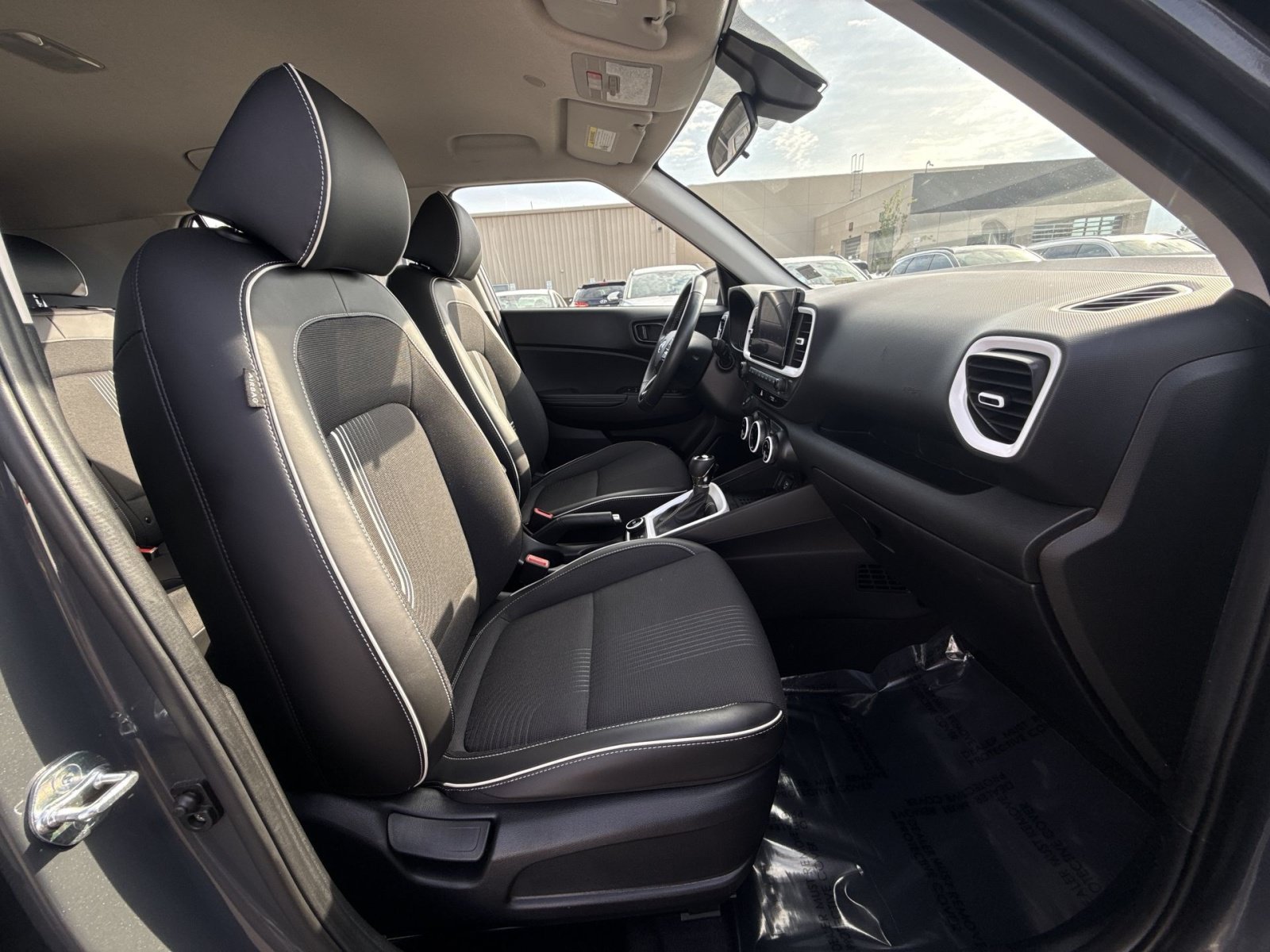Certified 2024 Hyundai Venue Limited FWD image 27
