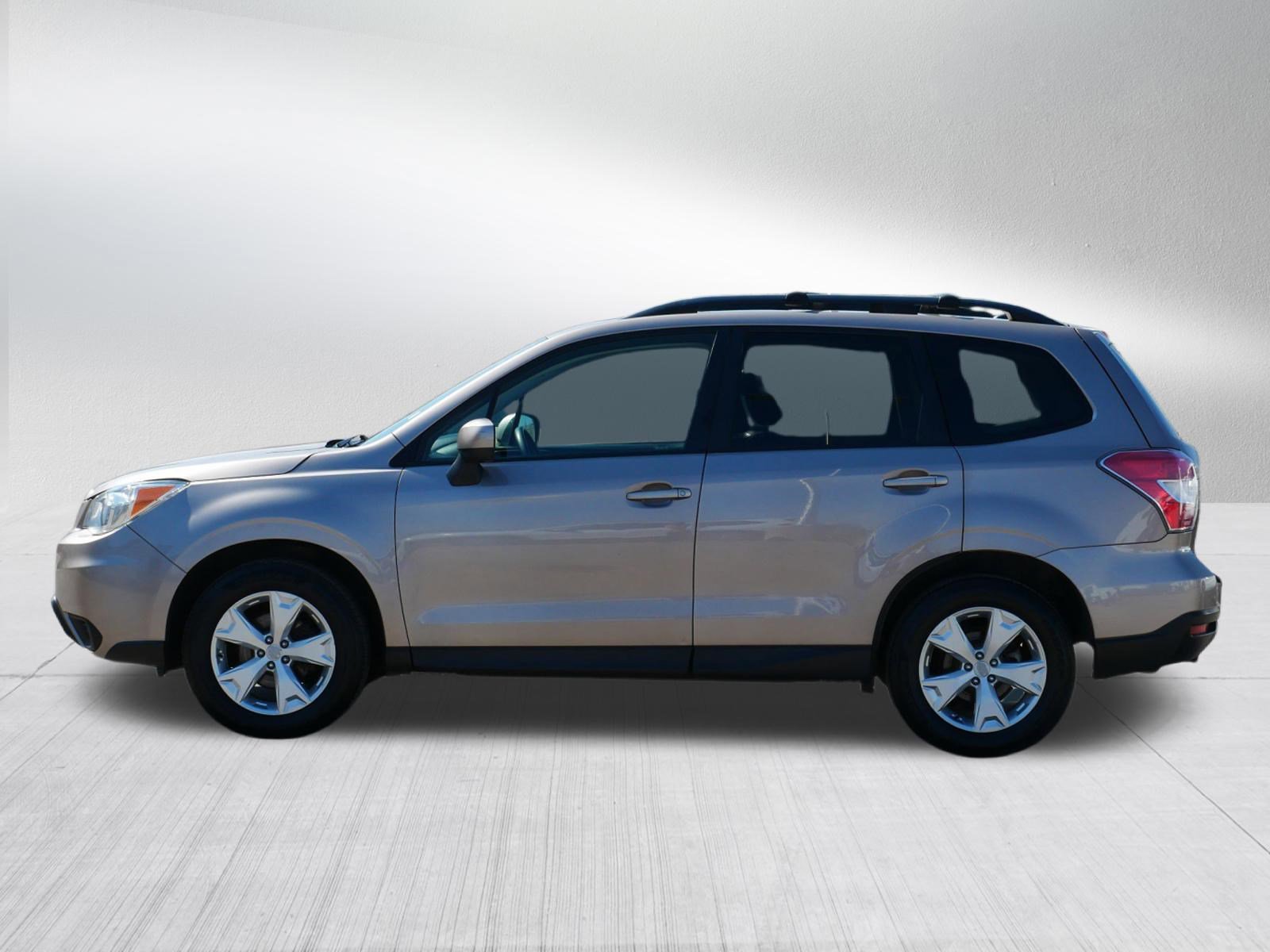 Used 2015 Subaru Forester 2.5i Premium w/ Popular Package #2 AWD/4WD image 4
