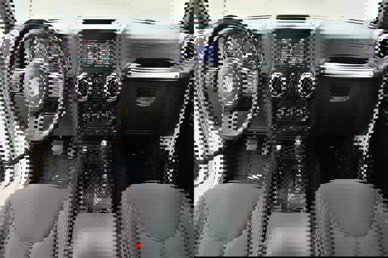 Used 2018 Jeep Wrangler Unlimited Sahara w/ Connectivity Group image 23