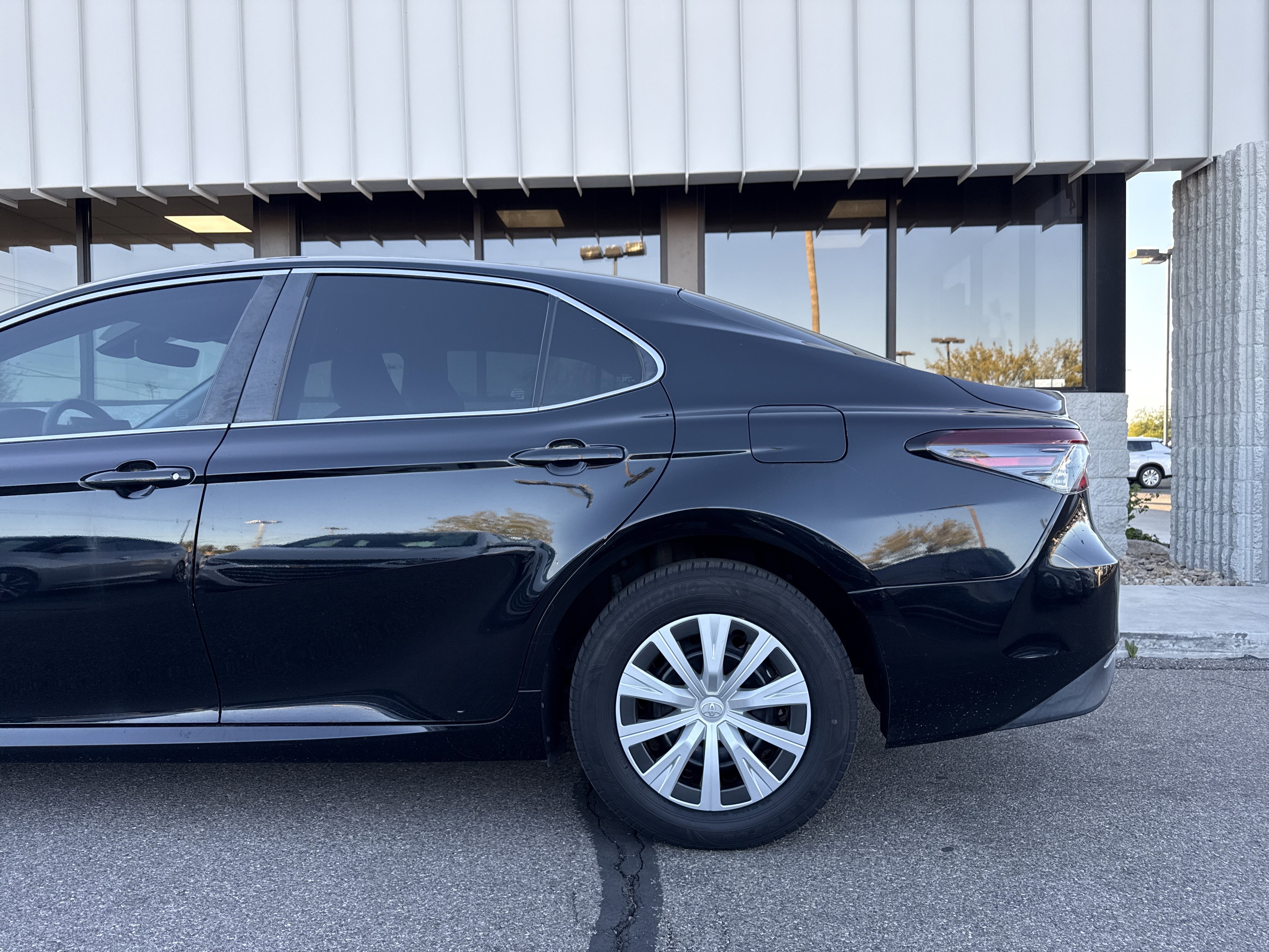 Used 2022 Toyota Camry LE image 2